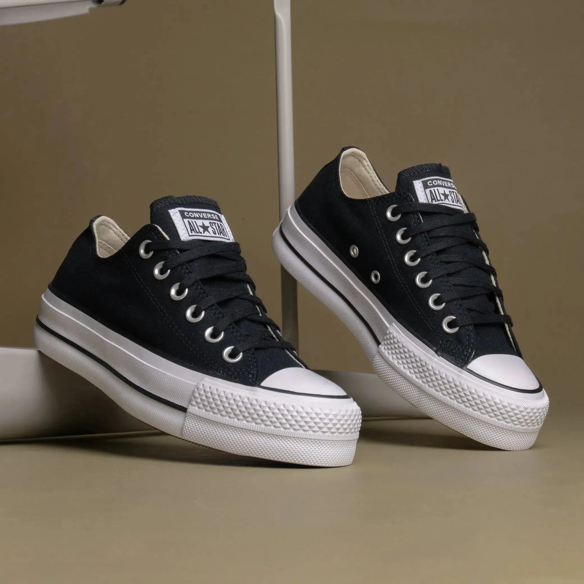 נעל אולסטאר פלטפורמה בד 560250c