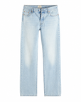 ג׳ינס Levi's A8421-0020 — חזית על רקע לבן, תמונה מעובדת על בסיס צילומי הדגם