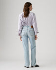 ג׳ינס Levi's A8421-0020 — צילום מקור על דוגמנית, גב