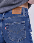 ג׳ינס Levi’s Easy Dad לנשים כחול 005DC-0004 – תקריב הכיס והלוגו