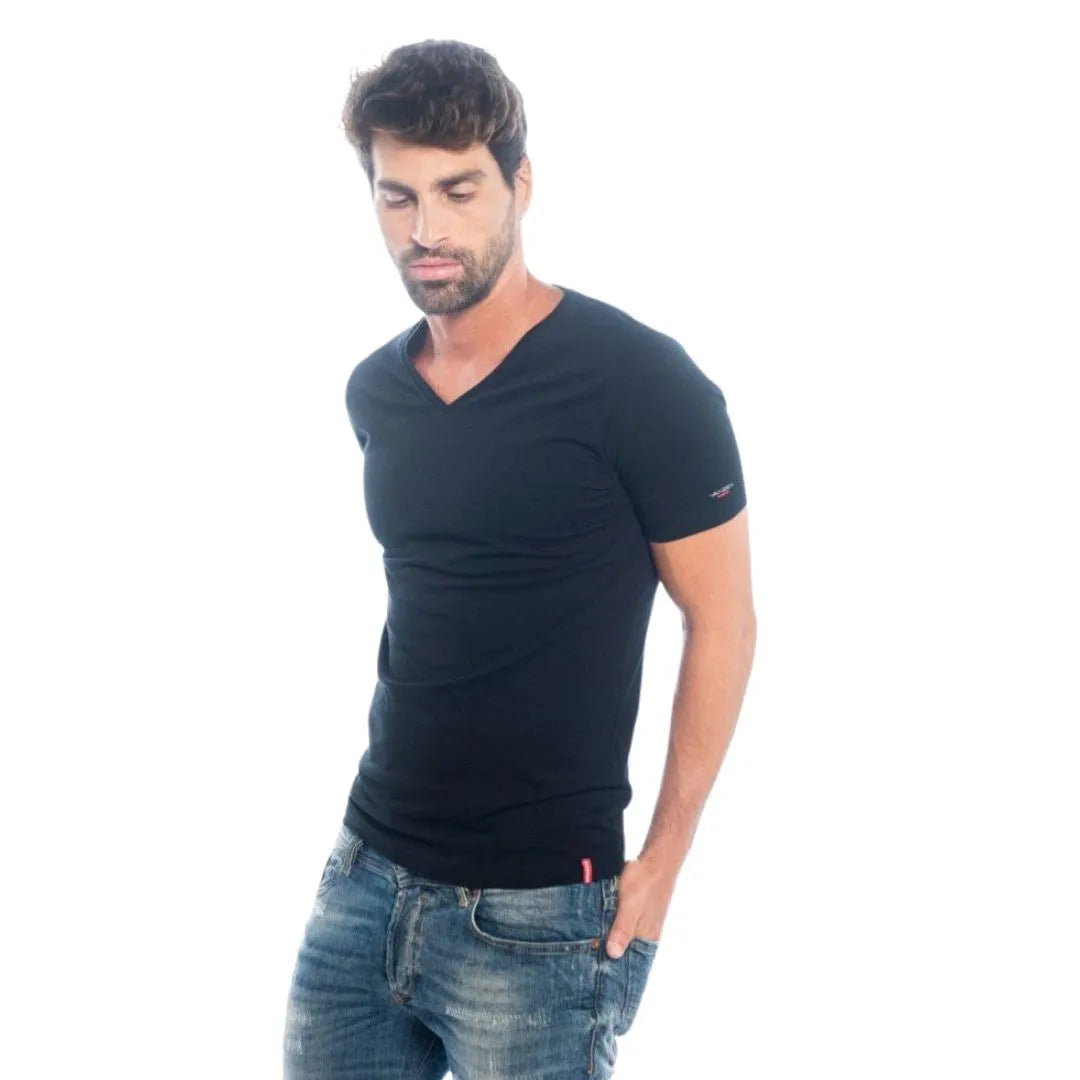 חולצת ואנזן - וי קטן שחור