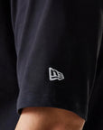 NE TRUCKER PTCH OS TEE NEWERA BLK