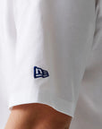 NE TRUCKER PTCH OS TEE NEWERA WHI