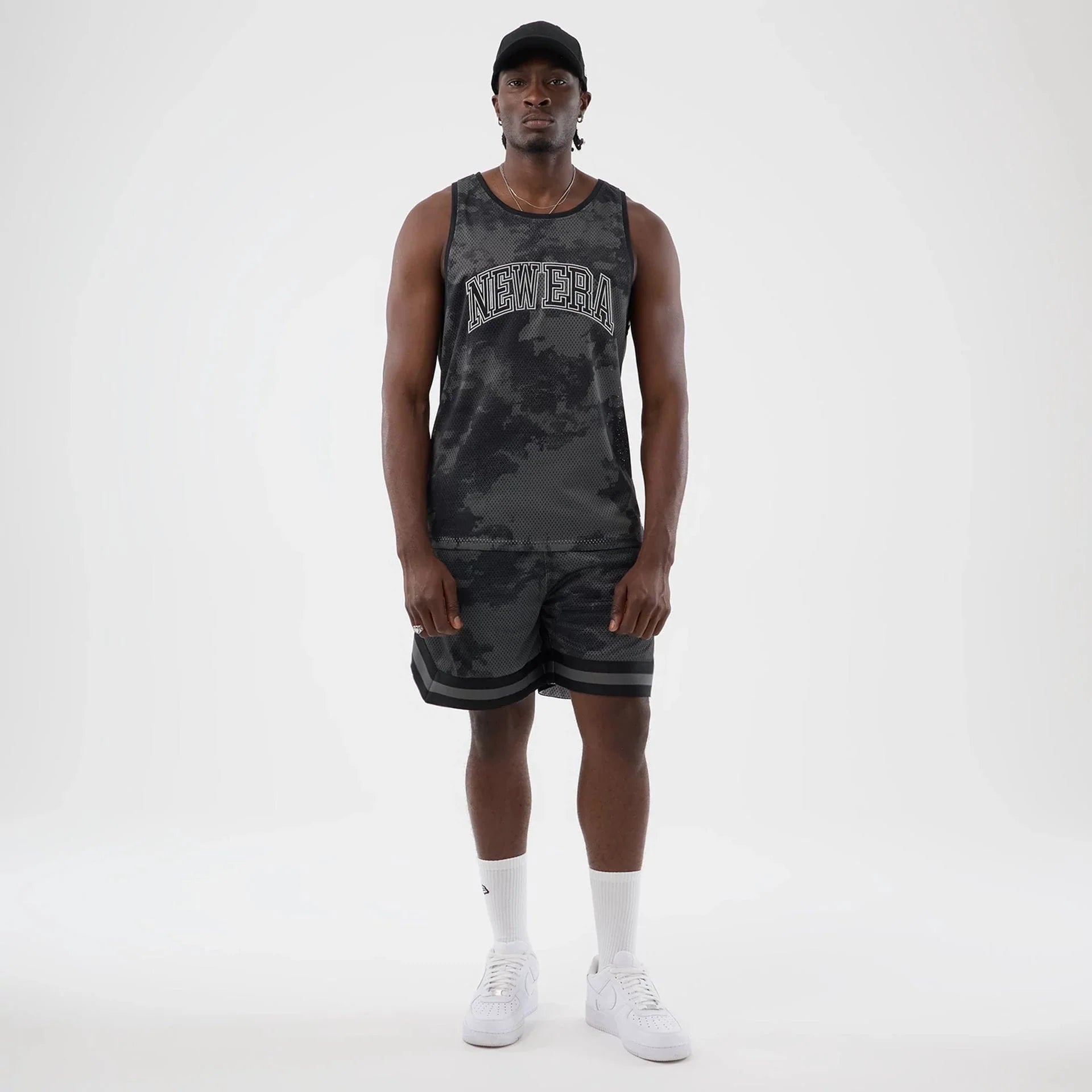 60856200 AOP Mesh Short New Era - BLK