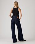 ג׳ינס Levi's A8701-0007 — צילום מקור על דוגמנית, גב