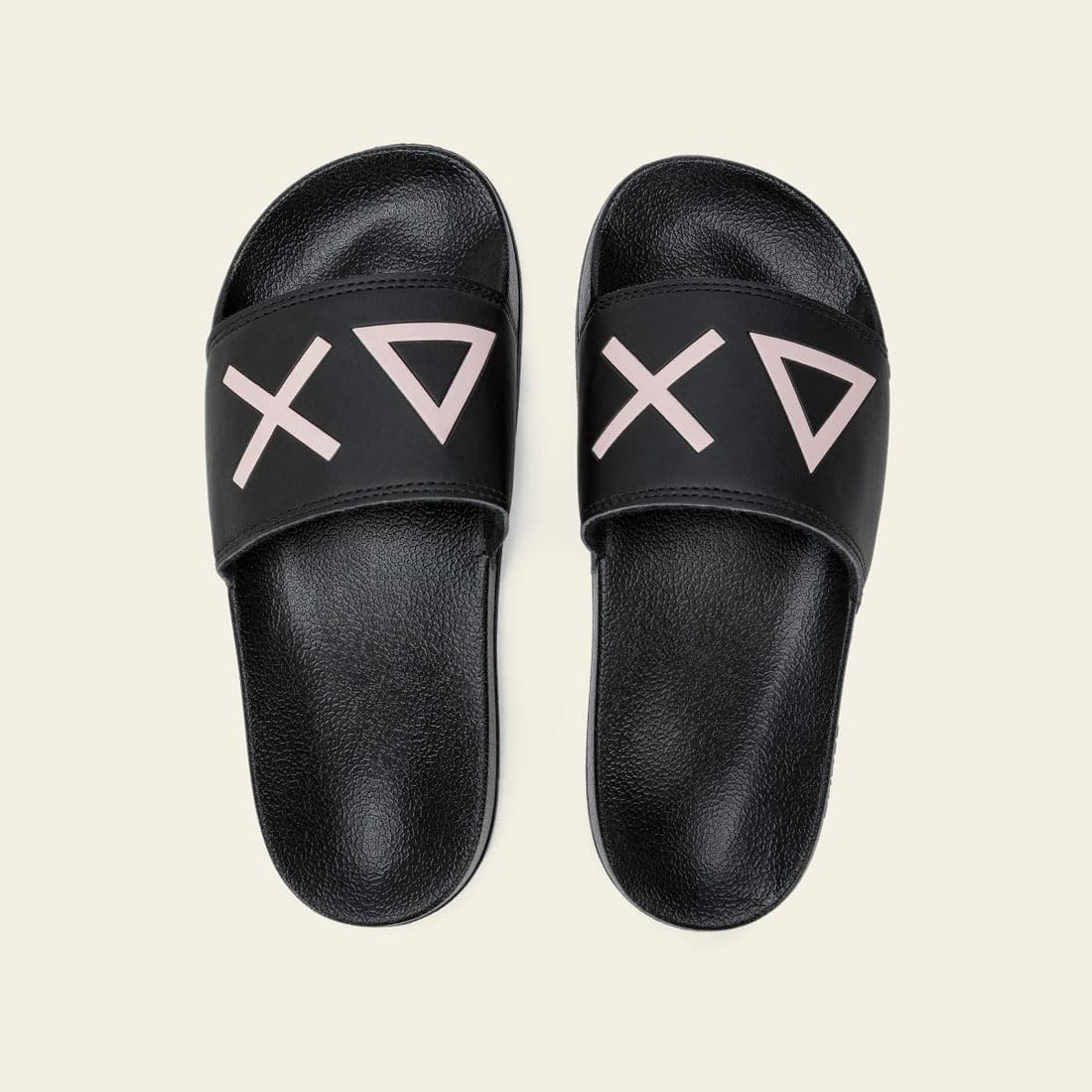 SLIPPERS LOGO BLACK — כפכפים לנשים