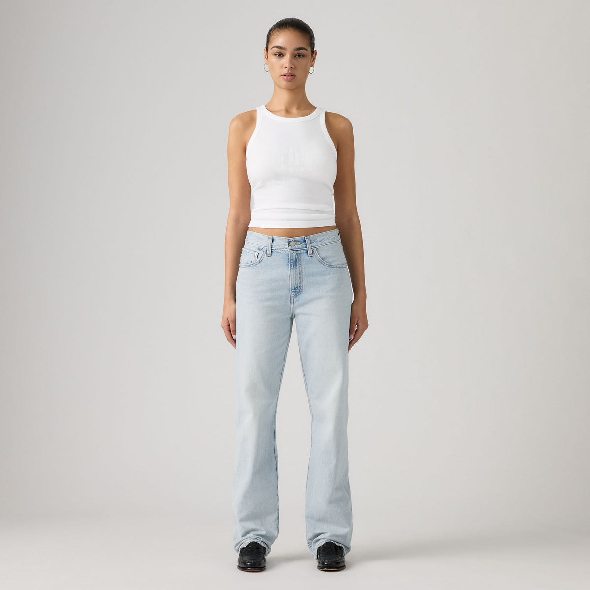 ג׳ינס Levi’s Easy Dad 005DC-0000 – מבט מלפנים על דוגמנית